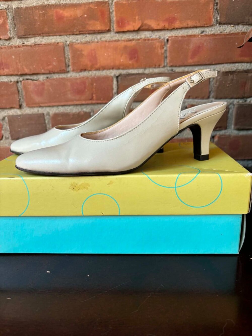 Preloved Life Stride c.b collections bone slingback pump